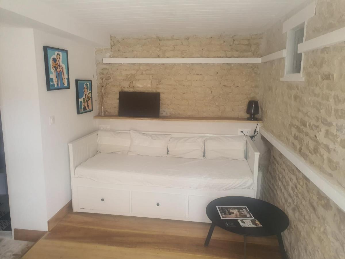 La P'Tite Ecurie Apartamento Saint-Jean-de-Liversay Exterior foto