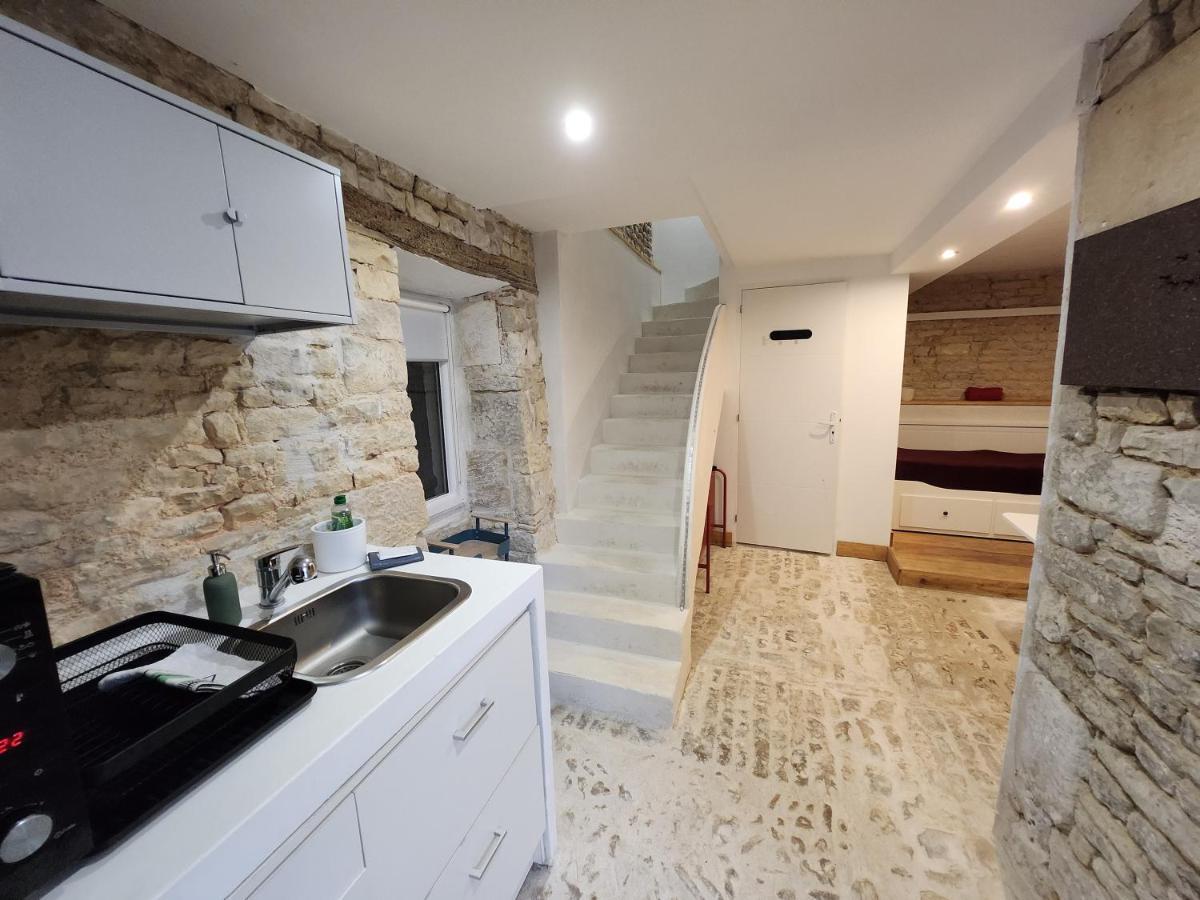 La P'Tite Ecurie Apartamento Saint-Jean-de-Liversay Exterior foto